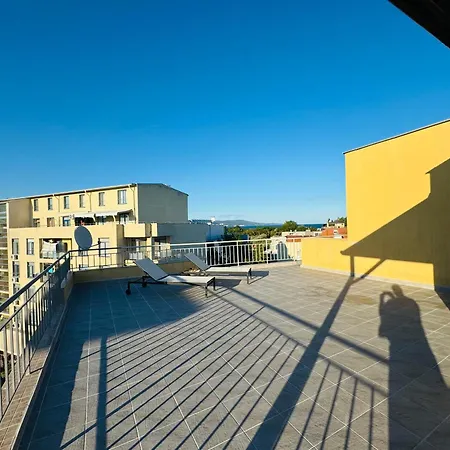 Aqua Blue 38 Penthouse Sunny شقة