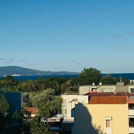 Апартамент Aqua Blue 38 Penthouse Sunny